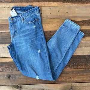 (0133) Gap distressed skinny jeans